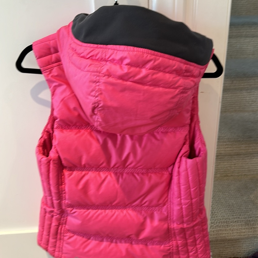 Lululemon reversible vest with hood size 4 - Picture 4 of 8
